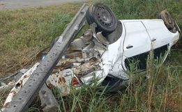 Família sofre acidente, avó morre e neto é consolado por bombeiro em SC