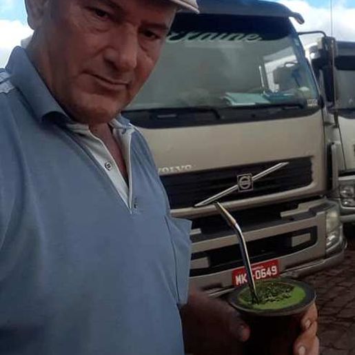 VÍDEO: Caminhoneiro de Tunápolis é homenageado por familiares e amigos