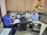 Rádio Itapiranga reúne candidatos a prefeito de São João do Oeste