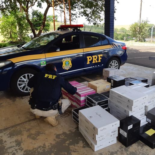 PRF apreende mais de 500 garrafas de vinho importadas irregularmente na BR-282