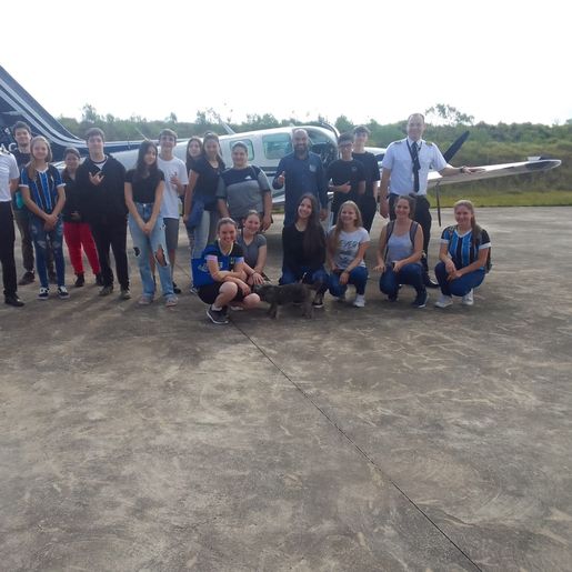 Projeto leva jovens conhecer Aeroclube e aviões em SMOeste 