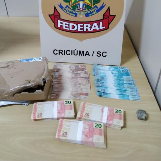 Casal é preso ao receber R$ 10 mil em notas falsas via Correios em Santa Catarina