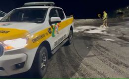 Serra do Rio do Rastro é interditada e sal é jogado na pista após congelamento