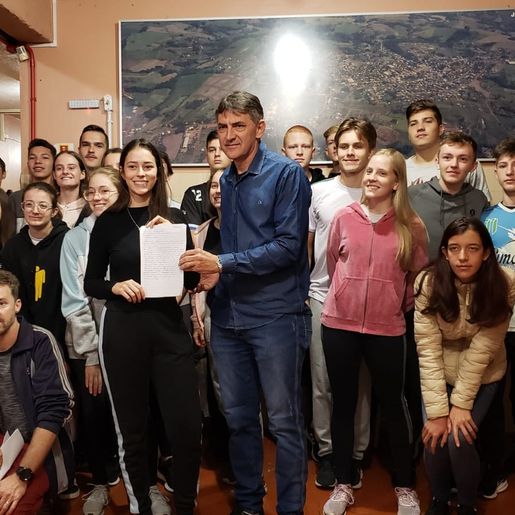 Alunos entregam cartas pedindo maior combate às drogas em Iporã do Oeste