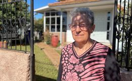 "Eles choravam e me abraçavam": vizinha relata pânico após ataque a escola em Estação