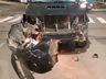 Entregador fica ferido em colisão entre caminhonete e moto no centro de Itapiranga