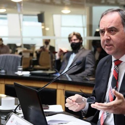 Deputado vai ao STJ para tentar derrubar "toque de recolher"