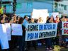 Servidores Públicos Municipais fazem protesto em frente a prefeitura