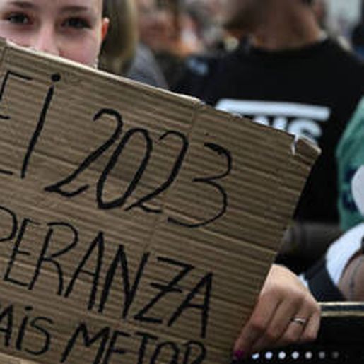 Bolsonaro parabeniza Milei pela vitória na Argentina