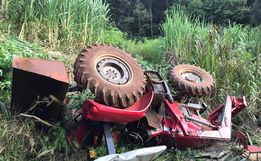 Tombamento de trator deixa agricultor ferido em SMOeste