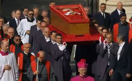 Corpo do papa Francisco é velado na Basílica de São Pedro