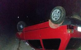 Motorista fica ferido e tenta agredir bombeiros após capotamento na BR-163