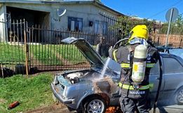 Incêndio atinge Chevette em São Lourenço do Oeste