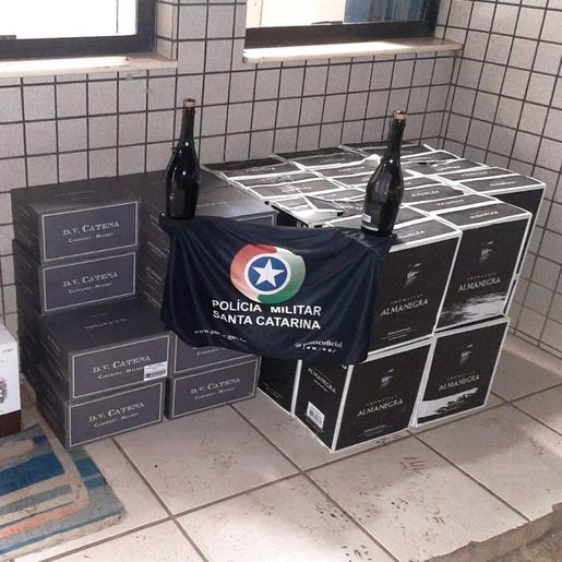 PM apreende 258 garrafas de vinho em rodoviária