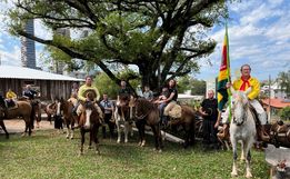 Tradicionalistas promovem cavalgada em homenagem ao Dia do Gaúcho em SMO