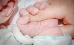 Bebê encontrado morto em SC estava ligado à mãe por cordão umbilical