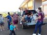 Grupo de voluntários realiza entrega de cestas de páscoa