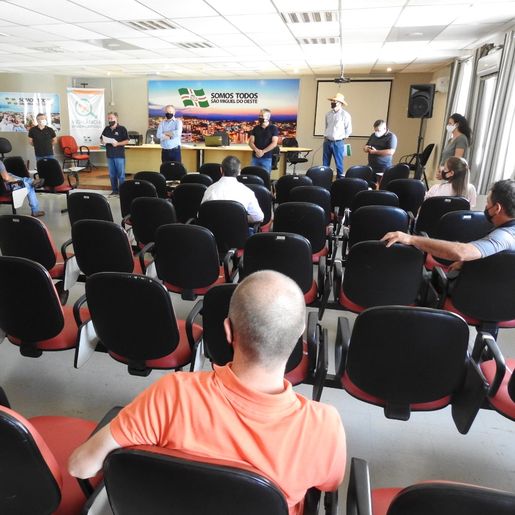 Município entrega incentivo para empreendedores rurais