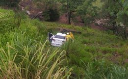 Carro com quatro pessoas sai da pista na SC- 157