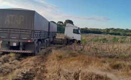 Motorista de caminhão sofre acidente na SC-161 em Palma Sola