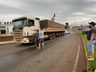 Caminhoneiros realizam abordagem no trevo da BR-282 em SMO