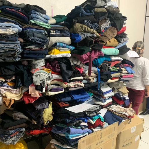 Lions Clube Universidade e entidades arrecadam mais de três mil peças de roupas