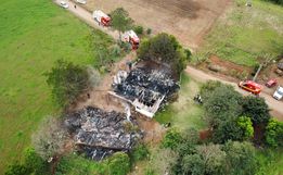 Casa e galpão são destruídos por incêndio no interior de Tunápolis