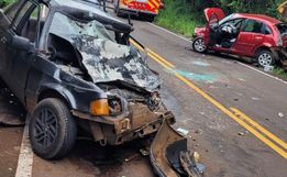 Colisão frontal entre dois carros deixa quatro feridos em Guaraciaba