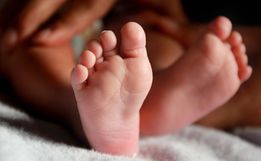 Médico derruba bebê no parto e terá que indenizar família em SC