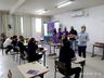 Estudantes adolescentes demonstram carinho e admiração pelo rádio
