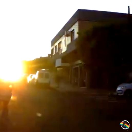VÍDEO: Condutor sobe em rótula no centro de São Miguel do Oeste