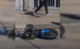 Acidente parte moto ao meio e mata homem em Blumenau; vídeo