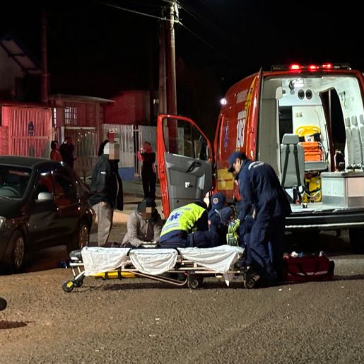 Condutor foge após colisão entre carro e moto em São Miguel do Oeste
