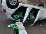 Condutor perde controle e capota veículo no centro de Campo Erê 