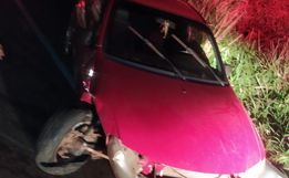 Saída de pista deixa duas pessoas feridas na SC-160