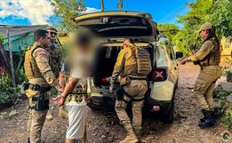 PM prende homem por tráfico e apreende pés de maconha em SMO