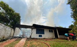 Residência é danificada por incêndio em São Miguel do Oeste 