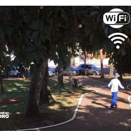 Administração de São José do Cedro instala internet gratuita na praça