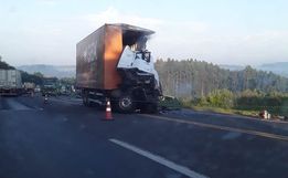 Caminhoneiro morre em colisão envolvendo ônibus com destino a SMOeste