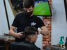 'Reabrimos, e estamos com agenda lotada', diz Barbeiro na volta da quarentena