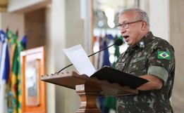 Lula demite o general Júlio César de Arruda, comandante do Exército