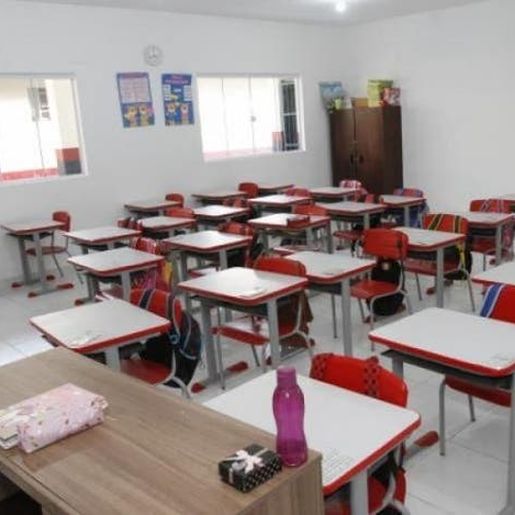 Moisés sanciona volta às aulas mas mantém controle sobre eventuais fechamentos