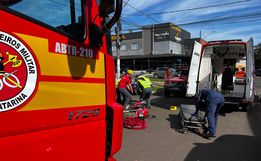 Acidente deixa motociclista ferida no centro de SMOeste 