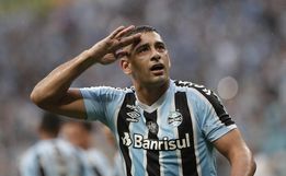 Grêmio goleia Tombense e aumenta vantagem para o primeiro time fora do G-4 
