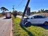 Veículo colide em poste e interdita avenida Willy Barth em SMOeste