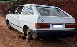 Carro furtado é recuperado sem rodas no interior de Iraceminha