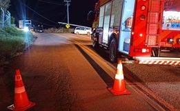 Carro bate em poste após para-brisa congelar em São José do Cedro