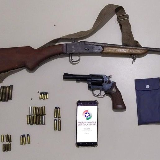Após 'briga' de casal, PM apreende armas e munições em SMOeste  