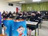 Estudantes adolescentes demonstram carinho e admiração pelo rádio