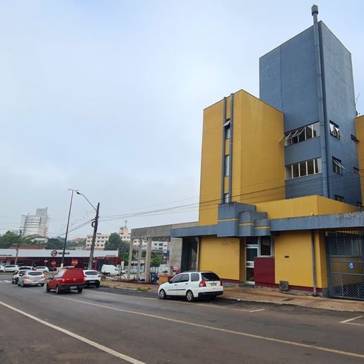Polícia ouve mãe e padrasto de criança que morreu ao cair de prédio em Chapecó